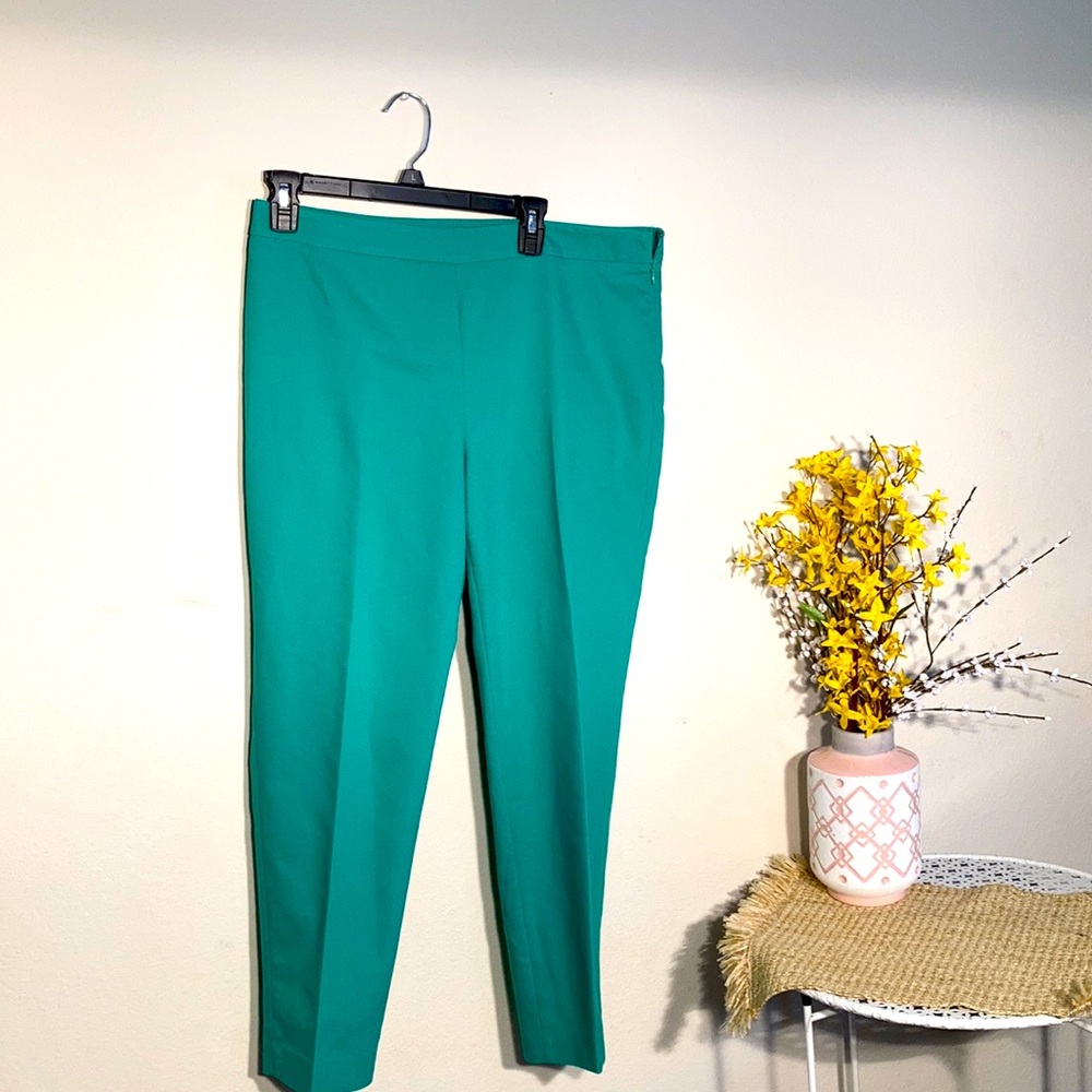 CHAUS New York green Ladies  Pants